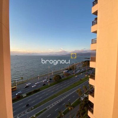 Apartamento com 283m², 3 quartos (sendo 2 suítes), 2 garagens, no bairro Beira Mar em Florianópolis