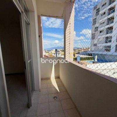 Apartamento com 96m², 3 quartos (sendo 1 suíte), 1 garagem, no bairro Capoeiras em Florianópolis