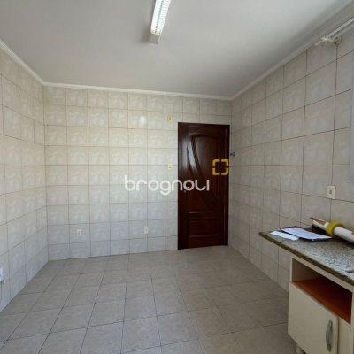 Apartamento com 96m², 3 quartos (sendo 1 suíte), 1 garagem, no bairro Capoeiras em Florianópolis