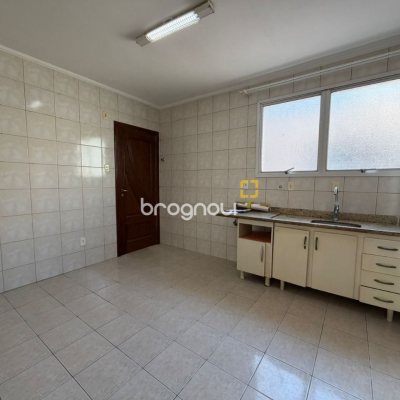 Apartamento com 96m², 3 quartos (sendo 1 suíte), 1 garagem, no bairro Capoeiras em Florianópolis