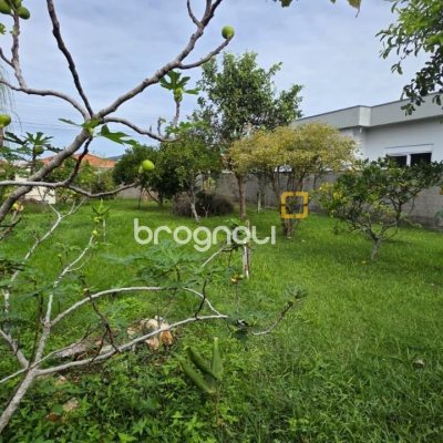 Terreno com 360m², no bairro Carianos em Florianópolis