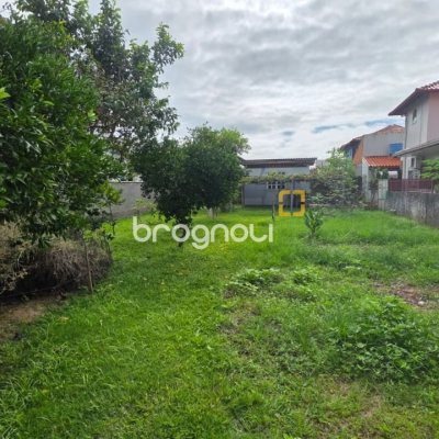 Terreno com 360m², no bairro Carianos em Florianópolis
