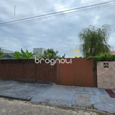 Terreno com 360m², no bairro Carianos em Florianópolis