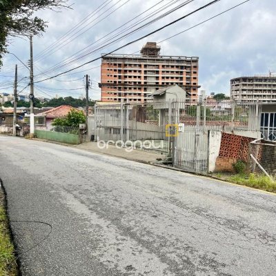 Terreno com 294m², no bairro Areias em São José