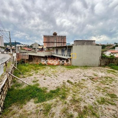 Terreno com 294m², no bairro Areias em São José