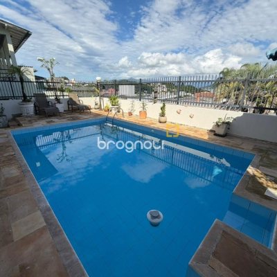 Casa com 241m², 5 quartos (sendo 2 suítes), 4 garagens, no bairro Bom Abrigo em Florianópolis