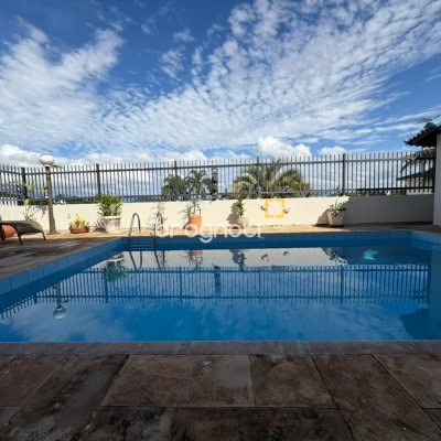 Casa com 241m², 5 quartos (sendo 2 suítes), 4 garagens, no bairro Bom Abrigo em Florianópolis