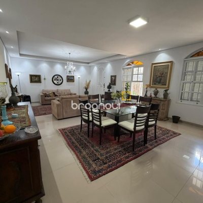 Casa com 241m², 5 quartos (sendo 2 suítes), 4 garagens, no bairro Bom Abrigo em Florianópolis