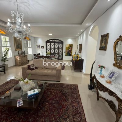 Casa com 241m², 5 quartos (sendo 2 suítes), 4 garagens, no bairro Bom Abrigo em Florianópolis
