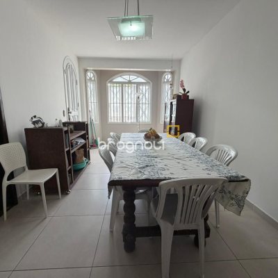 Casa com 241m², 5 quartos (sendo 2 suítes), 4 garagens, no bairro Bom Abrigo em Florianópolis