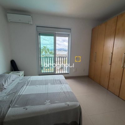 Casa com 241m², 5 quartos (sendo 2 suítes), 4 garagens, no bairro Bom Abrigo em Florianópolis