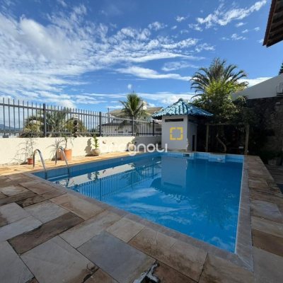 Casa com 241m², 5 quartos (sendo 2 suítes), 4 garagens, no bairro Bom Abrigo em Florianópolis