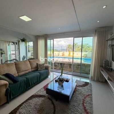 Casa com 241m², 5 quartos (sendo 2 suítes), 4 garagens, no bairro Bom Abrigo em Florianópolis
