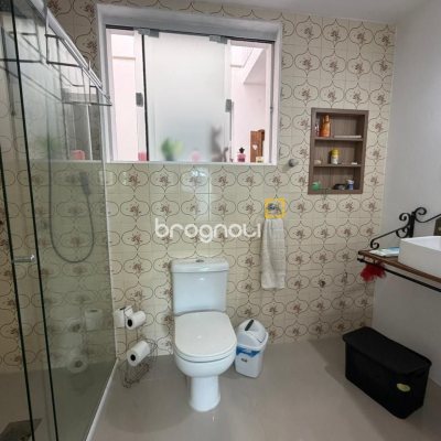 Casa com 241m², 5 quartos (sendo 2 suítes), 4 garagens, no bairro Bom Abrigo em Florianópolis