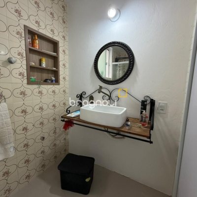 Casa com 241m², 5 quartos (sendo 2 suítes), 4 garagens, no bairro Bom Abrigo em Florianópolis