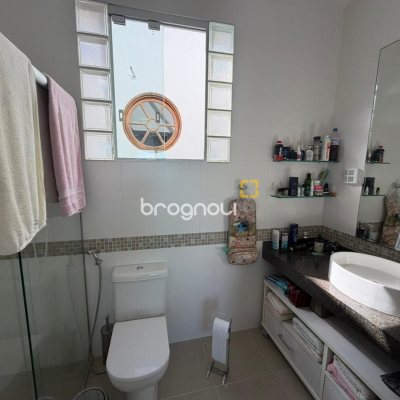 Casa com 241m², 5 quartos (sendo 2 suítes), 4 garagens, no bairro Bom Abrigo em Florianópolis