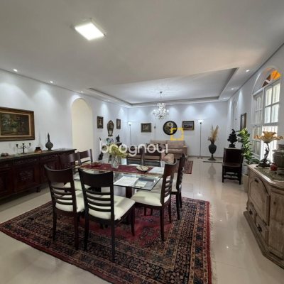 Casa com 241m², 5 quartos (sendo 2 suítes), 4 garagens, no bairro Bom Abrigo em Florianópolis