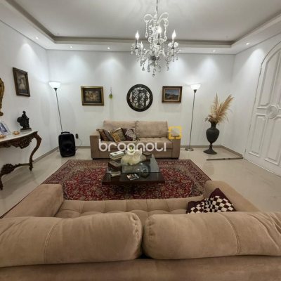 Casa com 241m², 5 quartos (sendo 2 suítes), 4 garagens, no bairro Bom Abrigo em Florianópolis