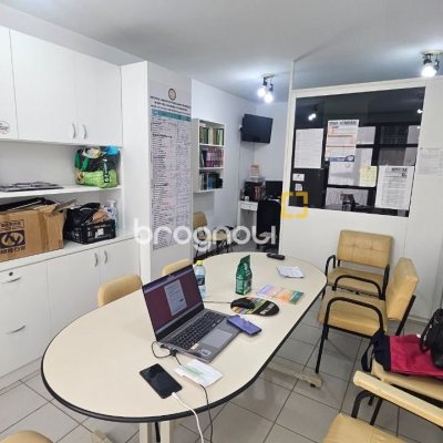 Sala com 32m², no bairro Centro em Florianópolis