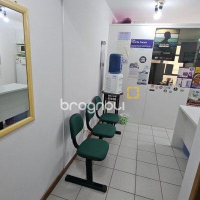 Sala com 32m², no bairro Centro em Florianópolis