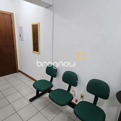 Sala com 32m², no bairro Centro em Florianópolis