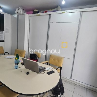 Sala com 32m², no bairro Centro em Florianópolis
