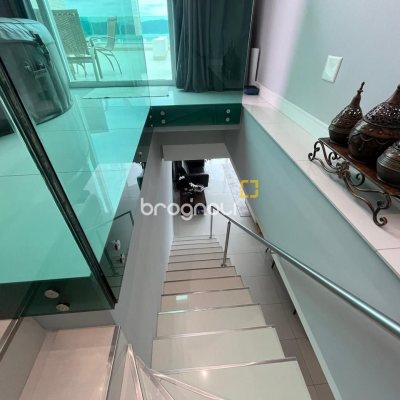 Apartamento com 280m², 4 quartos (sendo 4 suítes), 4 garagens, no bairro Canasvieiras em Florianópolis