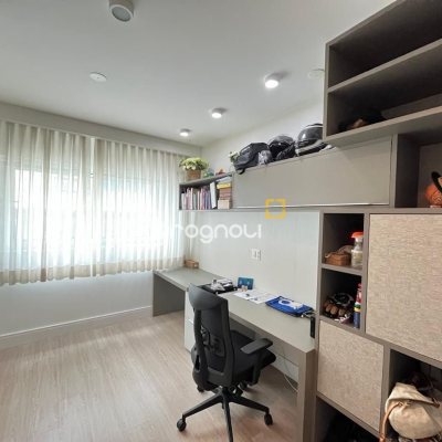 Apartamento com 280m², 4 quartos (sendo 4 suítes), 4 garagens, no bairro Canasvieiras em Florianópolis