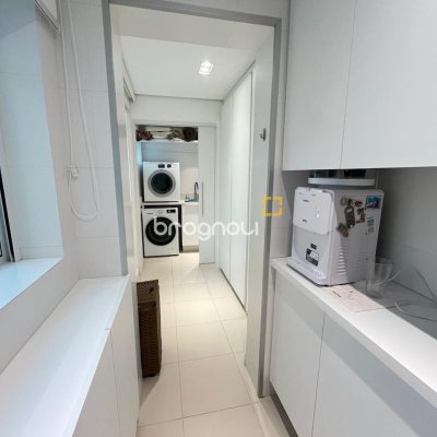 Apartamento com 280m², 4 quartos (sendo 4 suítes), 4 garagens, no bairro Canasvieiras em Florianópolis
