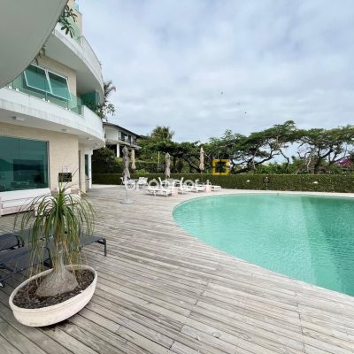 Apartamento com 280m², 4 quartos (sendo 4 suítes), 4 garagens, no bairro Canasvieiras em Florianópolis