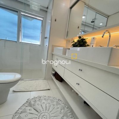 Apartamento com 280m², 4 quartos (sendo 4 suítes), 4 garagens, no bairro Canasvieiras em Florianópolis