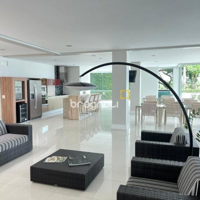 Apartamento com 280m², 4 quartos (sendo 4 suítes), 4 garagens, no bairro Canasvieiras em Florianópolis
