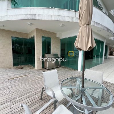 Apartamento com 280m², 4 quartos (sendo 4 suítes), 4 garagens, no bairro Canasvieiras em Florianópolis