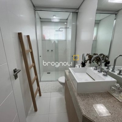 Apartamento com 280m², 4 quartos (sendo 4 suítes), 4 garagens, no bairro Canasvieiras em Florianópolis
