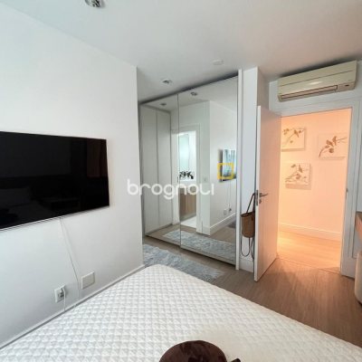 Apartamento com 280m², 4 quartos (sendo 4 suítes), 4 garagens, no bairro Canasvieiras em Florianópolis