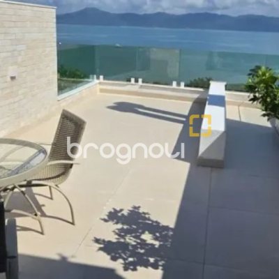 Apartamento com 280m², 4 quartos (sendo 4 suítes), 4 garagens, no bairro Canasvieiras em Florianópolis