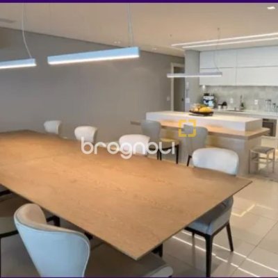 Apartamento com 280m², 4 quartos (sendo 4 suítes), 4 garagens, no bairro Canasvieiras em Florianópolis