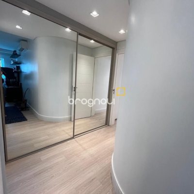 Apartamento com 280m², 4 quartos (sendo 4 suítes), 4 garagens, no bairro Canasvieiras em Florianópolis