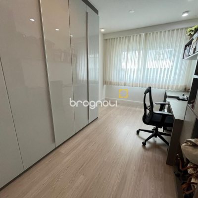Apartamento com 280m², 4 quartos (sendo 4 suítes), 4 garagens, no bairro Canasvieiras em Florianópolis