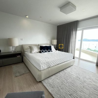 Apartamento com 280m², 4 quartos (sendo 4 suítes), 4 garagens, no bairro Canasvieiras em Florianópolis