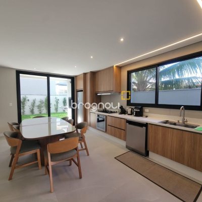 Casa com 217m², 3 quartos (sendo 3 suítes), 2 garagens, no bairro Cachoeira do Bom Jesus em Florianópolis