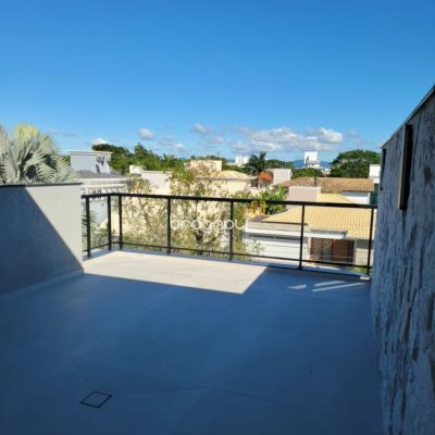 Casa com 217m², 3 quartos (sendo 3 suítes), 2 garagens, no bairro Cachoeira do Bom Jesus em Florianópolis