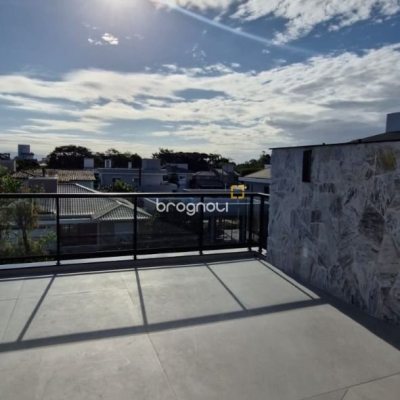 Casa com 217m², 3 quartos (sendo 3 suítes), 2 garagens, no bairro Cachoeira do Bom Jesus em Florianópolis