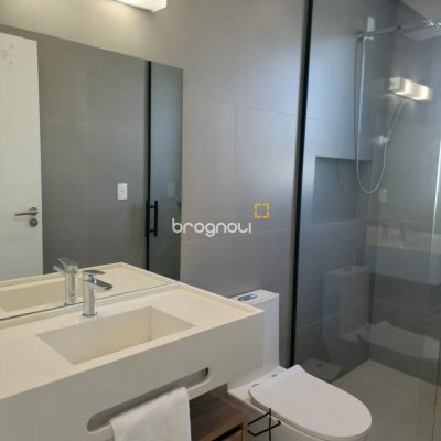 Casa com 217m², 3 quartos (sendo 3 suítes), 2 garagens, no bairro Cachoeira do Bom Jesus em Florianópolis