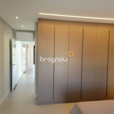 Casa com 217m², 3 quartos (sendo 3 suítes), 2 garagens, no bairro Cachoeira do Bom Jesus em Florianópolis