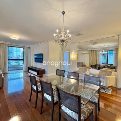 Apartamento com 146m², 4 quartos (sendo 1 suíte), 2 garagens, no bairro Centro em Florianópolis