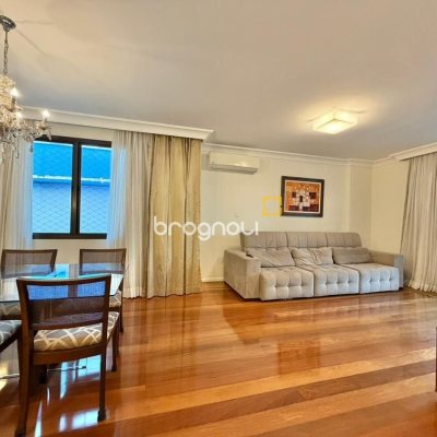 Apartamento com 146m², 4 quartos (sendo 1 suíte), 2 garagens, no bairro Centro em Florianópolis
