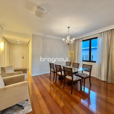 Apartamento com 146m², 4 quartos (sendo 1 suíte), 2 garagens, no bairro Centro em Florianópolis