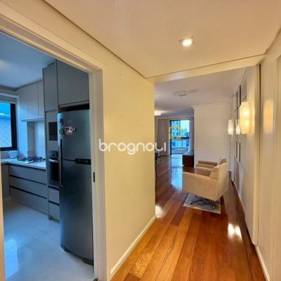 Apartamento com 146m², 4 quartos (sendo 1 suíte), 2 garagens, no bairro Centro em Florianópolis