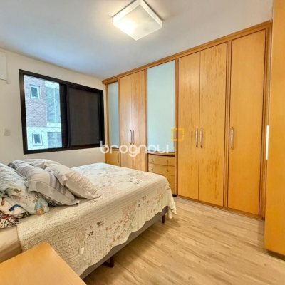 Apartamento com 146m², 4 quartos (sendo 1 suíte), 2 garagens, no bairro Centro em Florianópolis